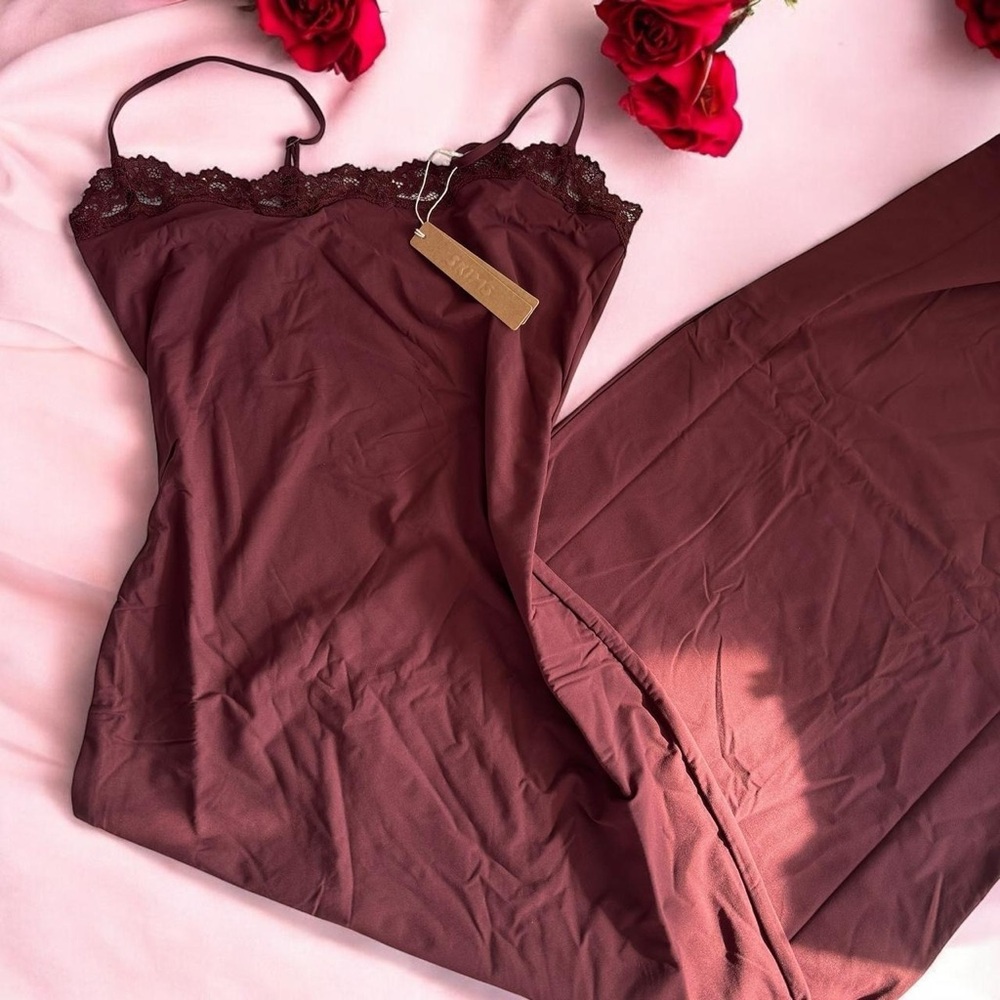 !!!!!RARE!!!!OXBLOOD SKIMS LACE TRIM FITS EVERYBODY MAXI DRESS MEDIUM